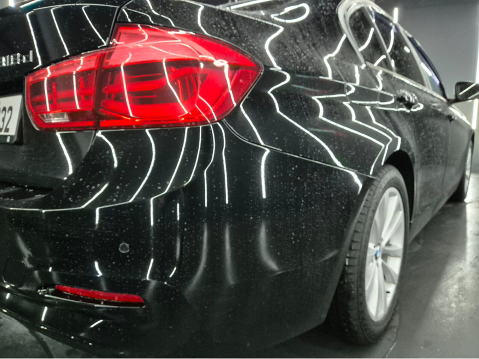 2018 BMW 3 Series - image 11