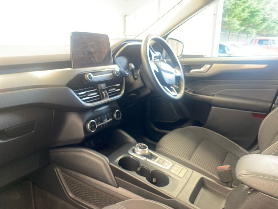 2023 Ford Kuga - image 2