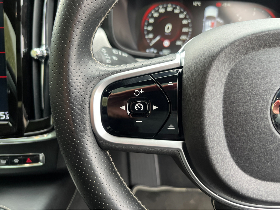 2019 Volvo V90 - image 28