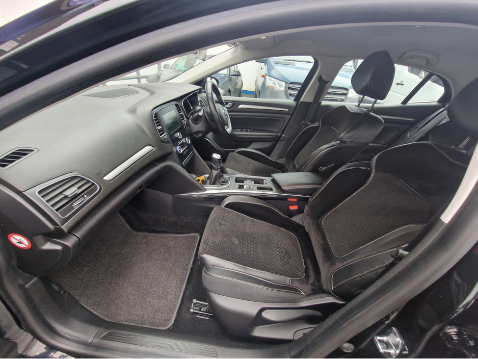 2017 Renault Megane - image 23