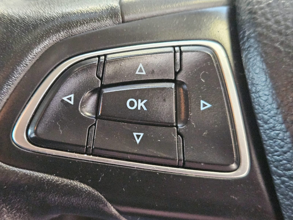 2016 Ford Focus - image 8