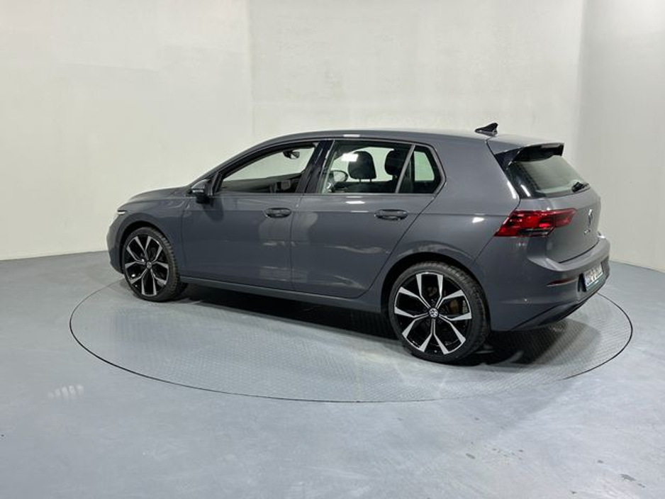 2023 Volkswagen Golf - image 4