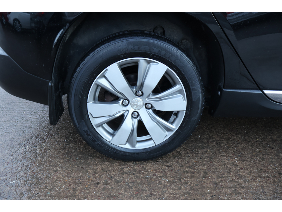 2015 Peugeot 2008 ALLURE Low Mileage Huge Spec €9,495