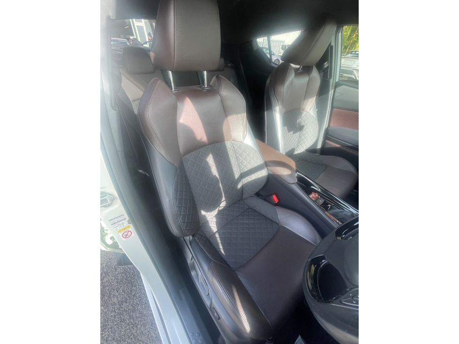 2019 Toyota C-HR - image 11