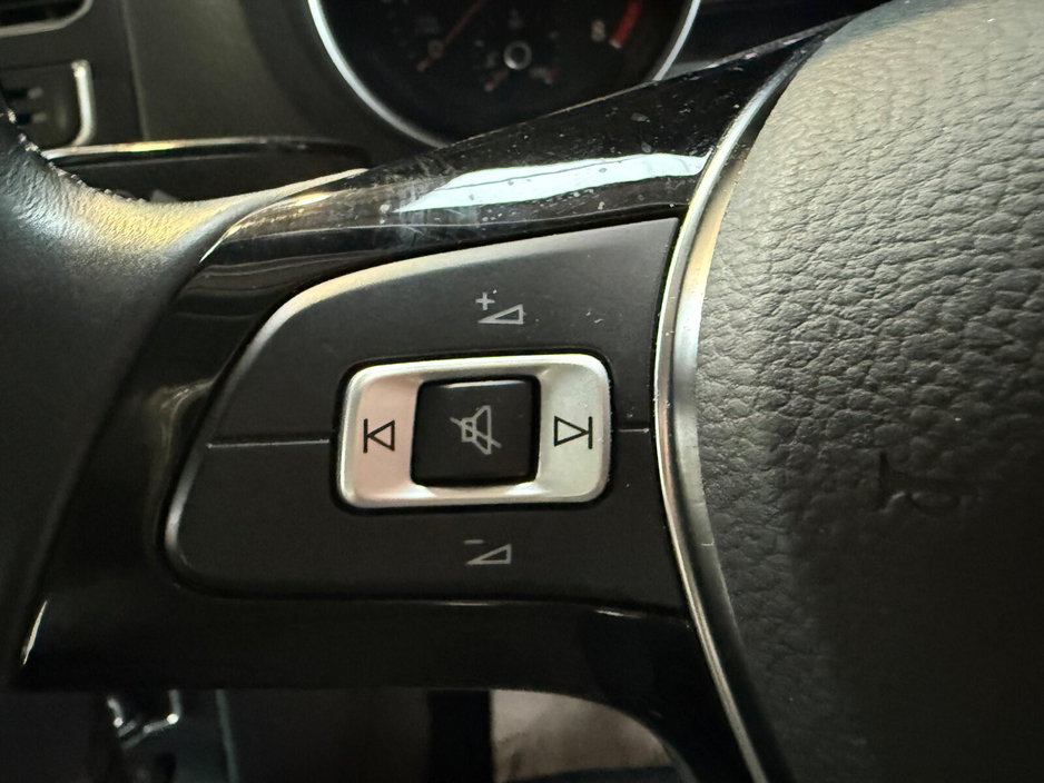 2016 Volkswagen Polo - image 16