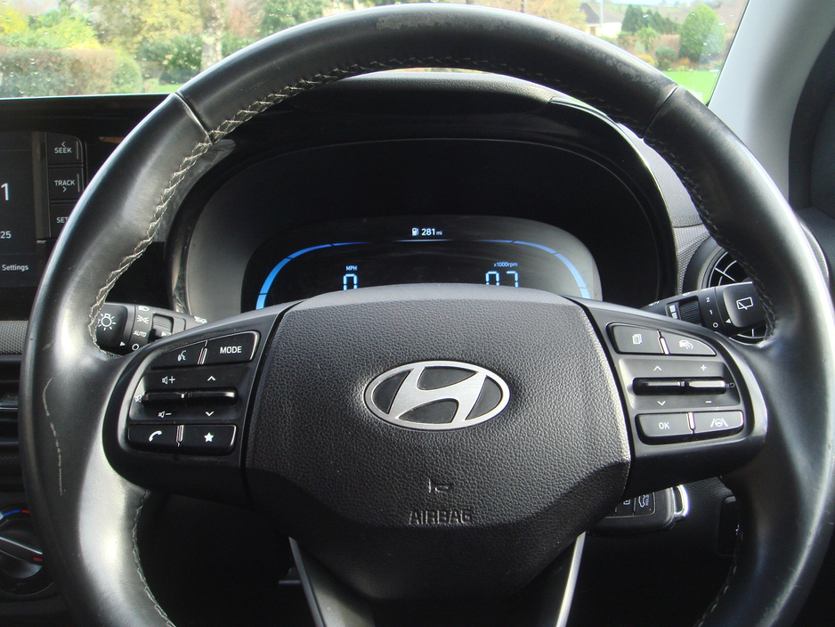 2023 Hyundai i10 - image 8