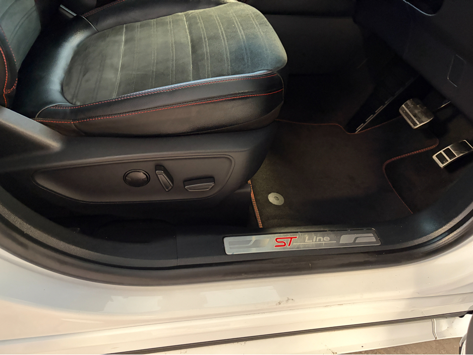 2022 Ford Kuga ST LINE X PHEV PAN ROOF €25,900