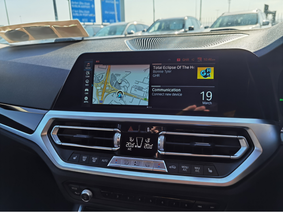 2021 BMW 3 Series - image 16