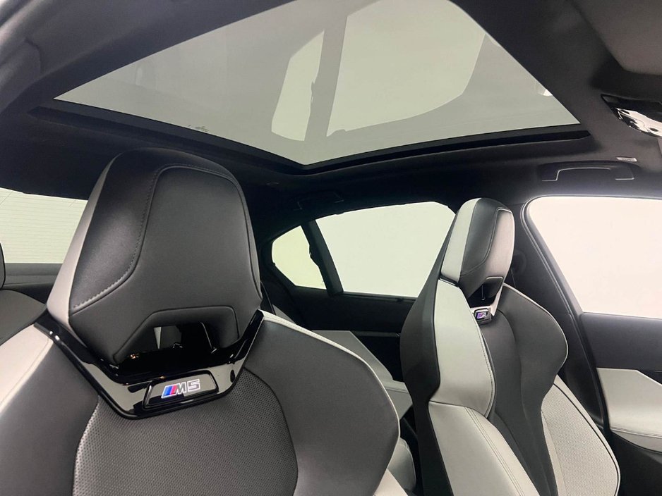 2025 BMW M5 M5 4.4 PHEV 727HP MARINA BAY €127,990