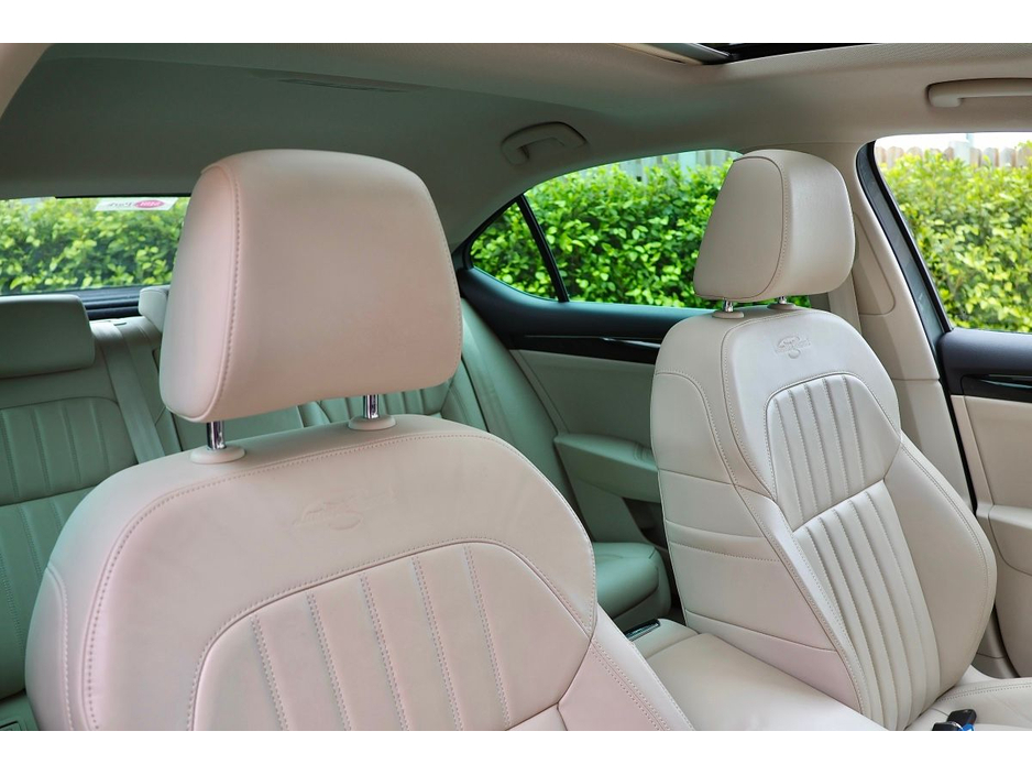 2016 Skoda Superb - image 7