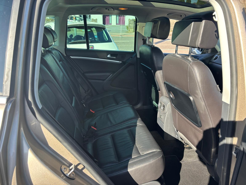 2015 Volkswagen Tiguan - image 4