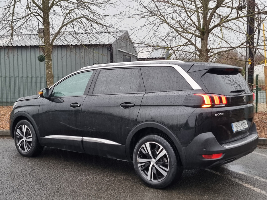 2018 Peugeot 5008 - image 3