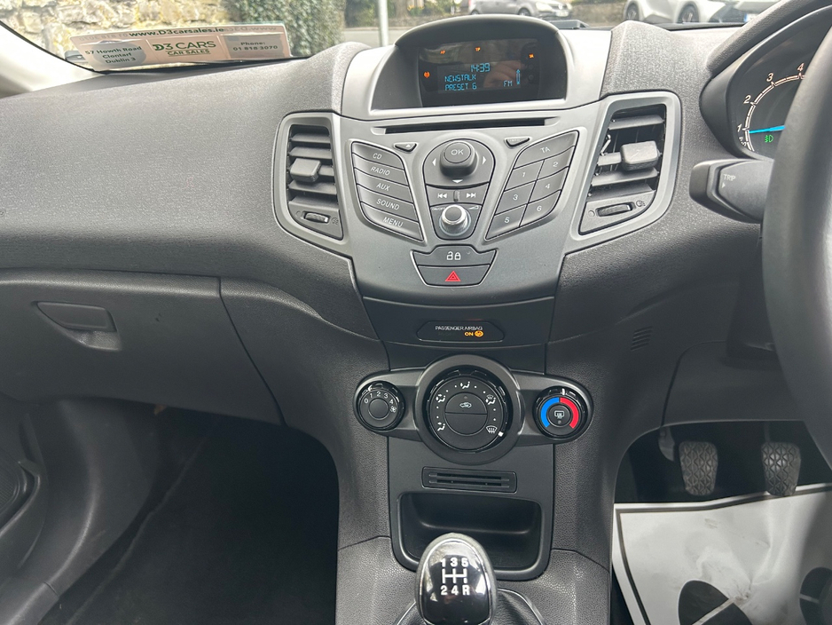 2013 Ford Fiesta - image 10