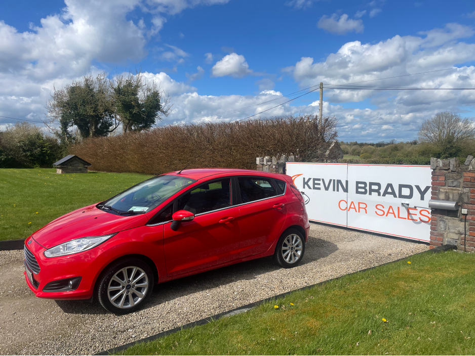 2017 Ford Fiesta - image 3