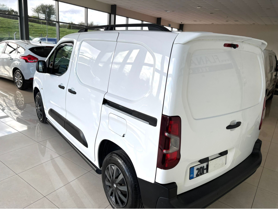 2020 Peugeot Partner - image 3