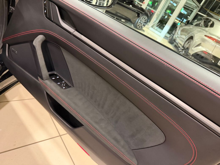 2024 Porsche 911 - image 34