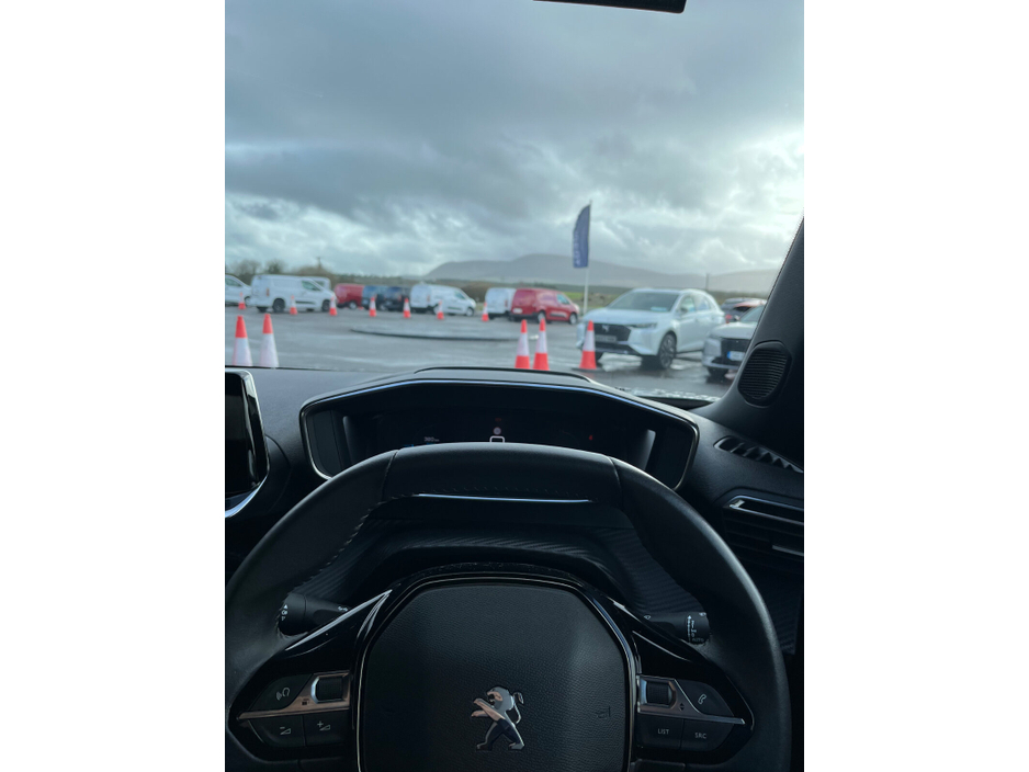 2023 Peugeot 2008 - image 13