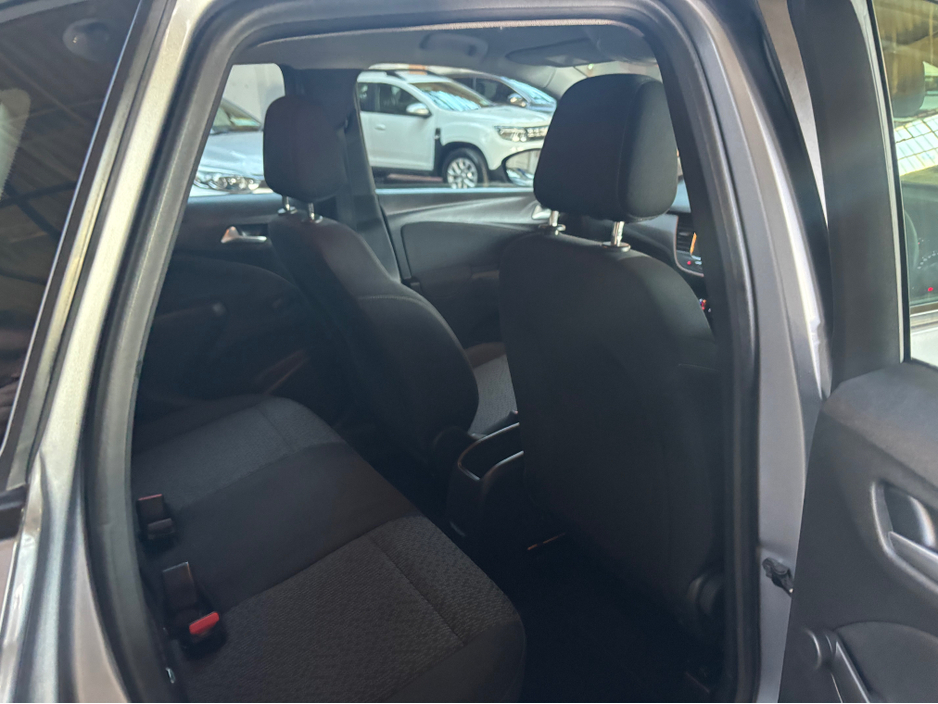 2021 Opel Crossland X - image 13