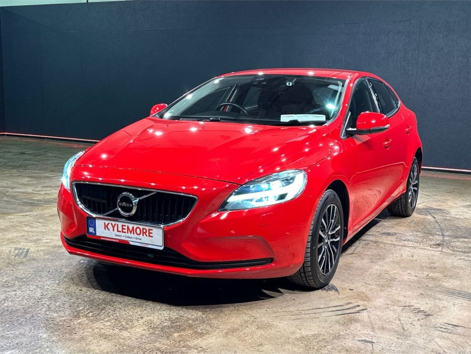 2019 Volvo V40 - image 7