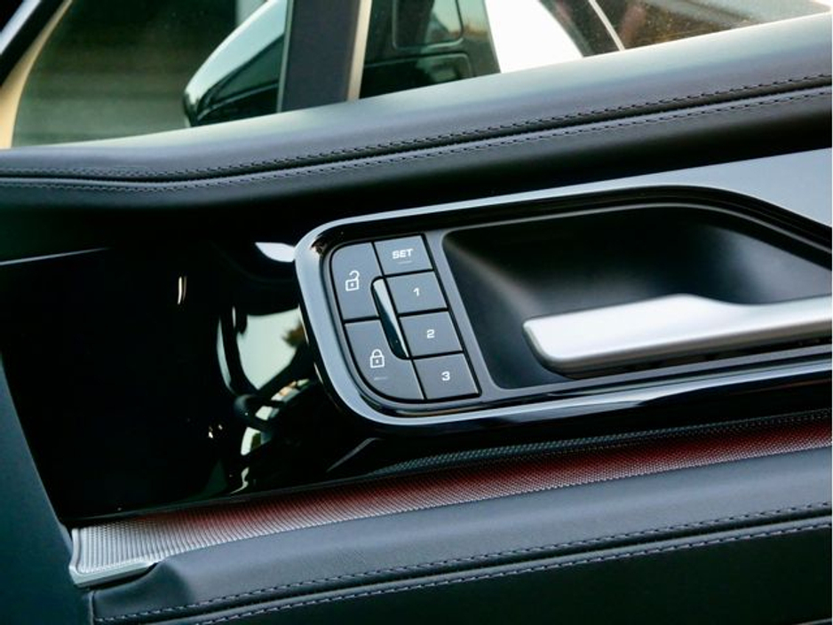 2024 Porsche Panamera - image 19