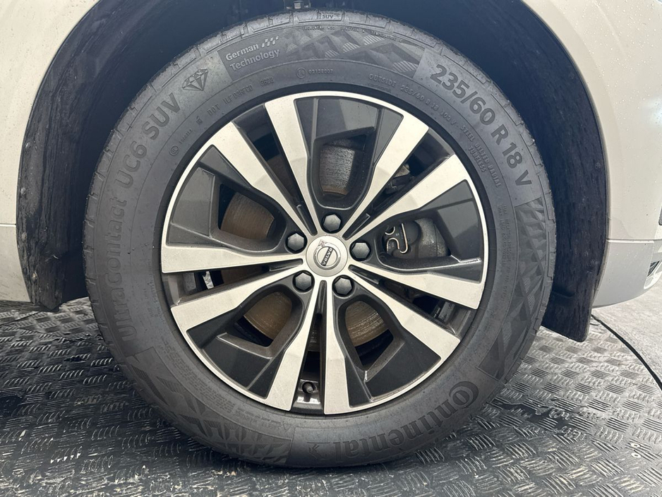 2022 Volvo XC60 - image 5