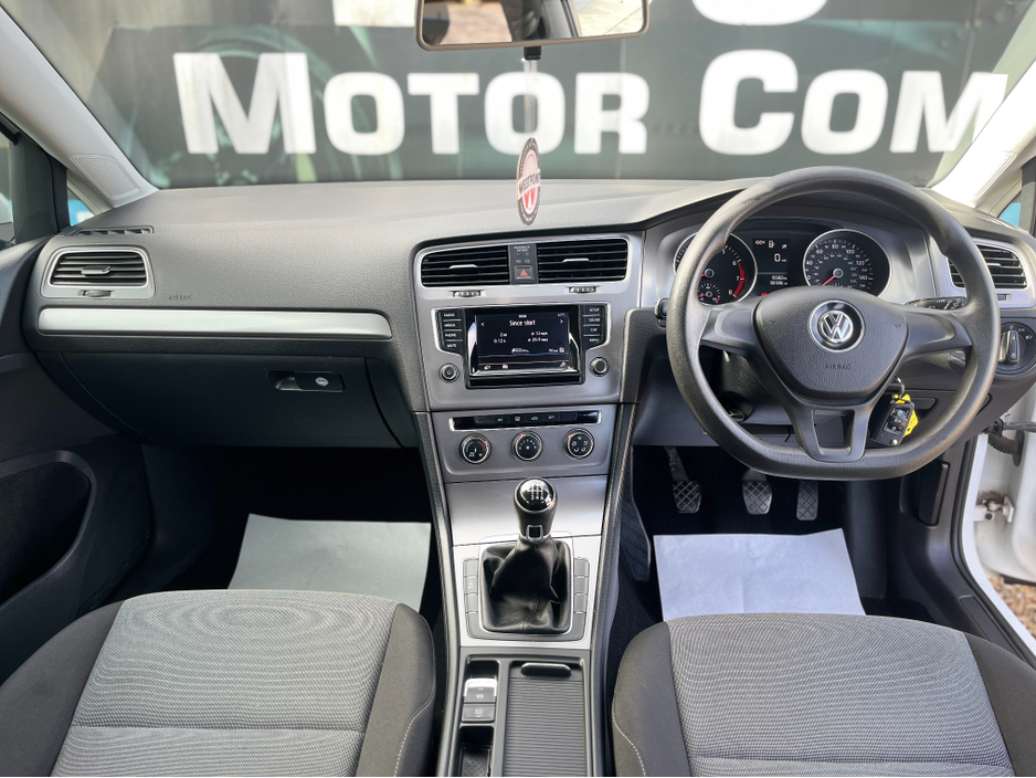 2015 Volkswagen Golf - image 8