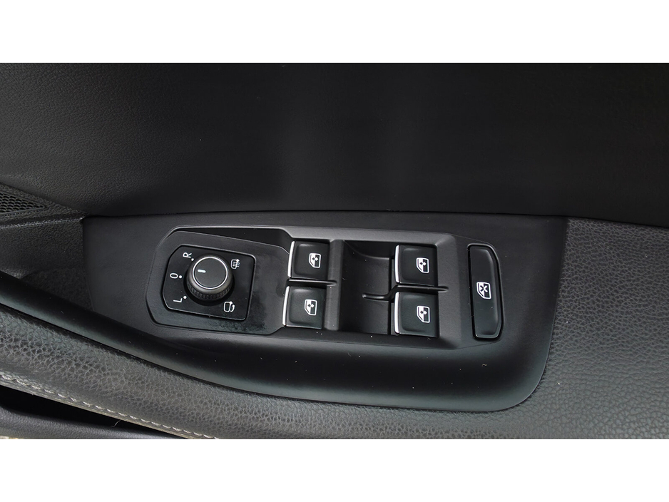 2016 Volkswagen Passat - image 13