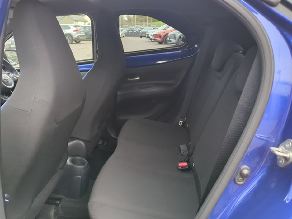 2022 Toyota Aygo - image 7