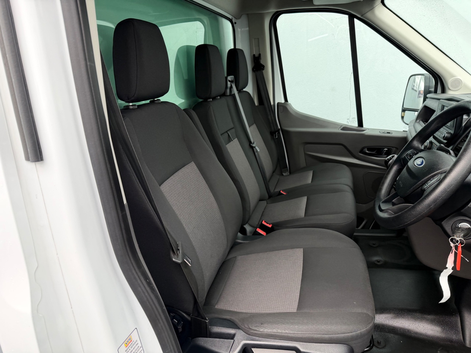 2022 Ford Transit - image 4