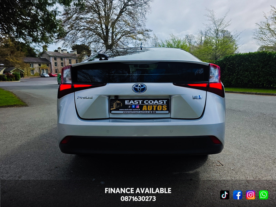 2020 Toyota Prius - image 6