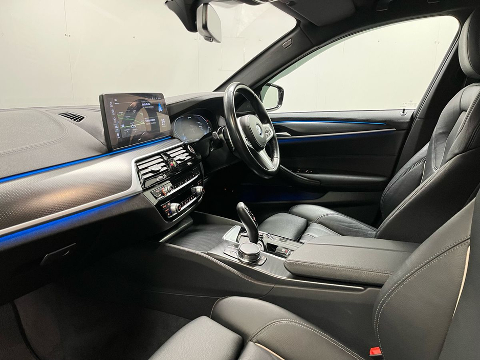 2023 BMW 5 Series - image 6