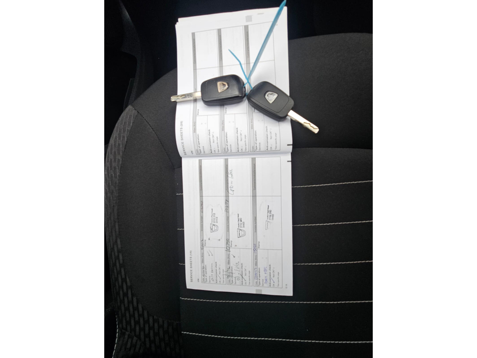 2020 Dacia Sandero - image 25