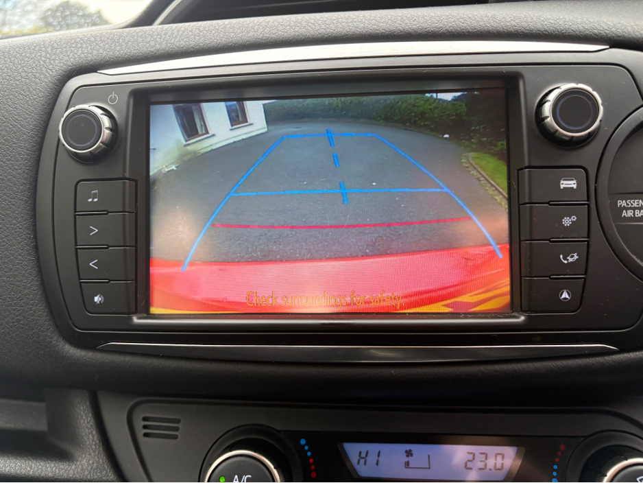 2015 Toyota Yaris HYBRID EXCEL CVT €12,995