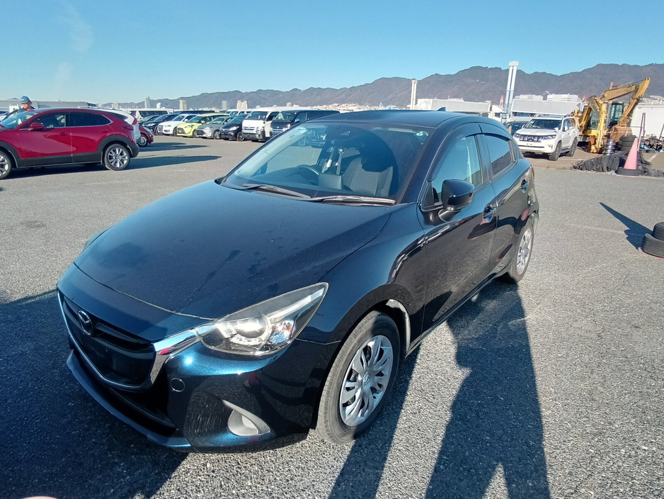 2017 Mazda Demio - image 2