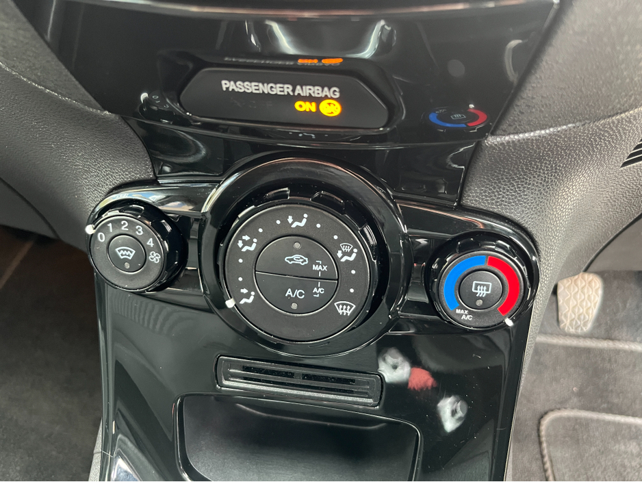 2016 Ford Fiesta - image 17