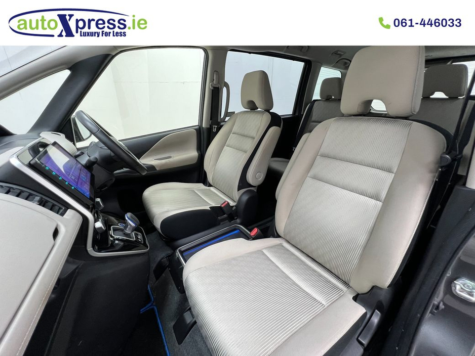 2020 Nissan Serena - image 14