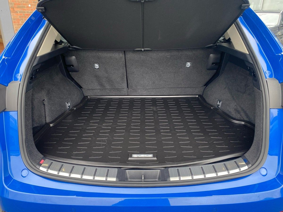 2025 Lexus NX 450 h+ - image 19