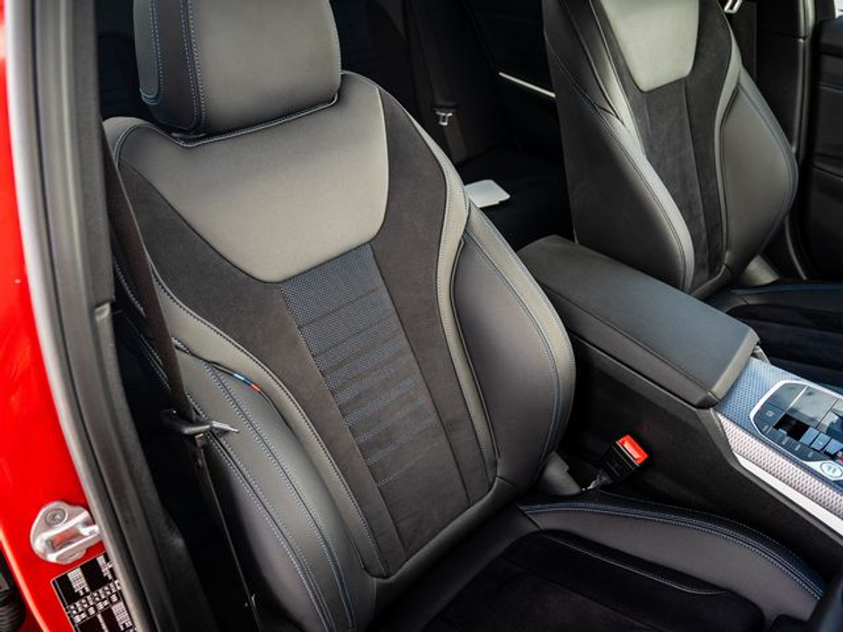 2024 BMW 3 Series - image 12