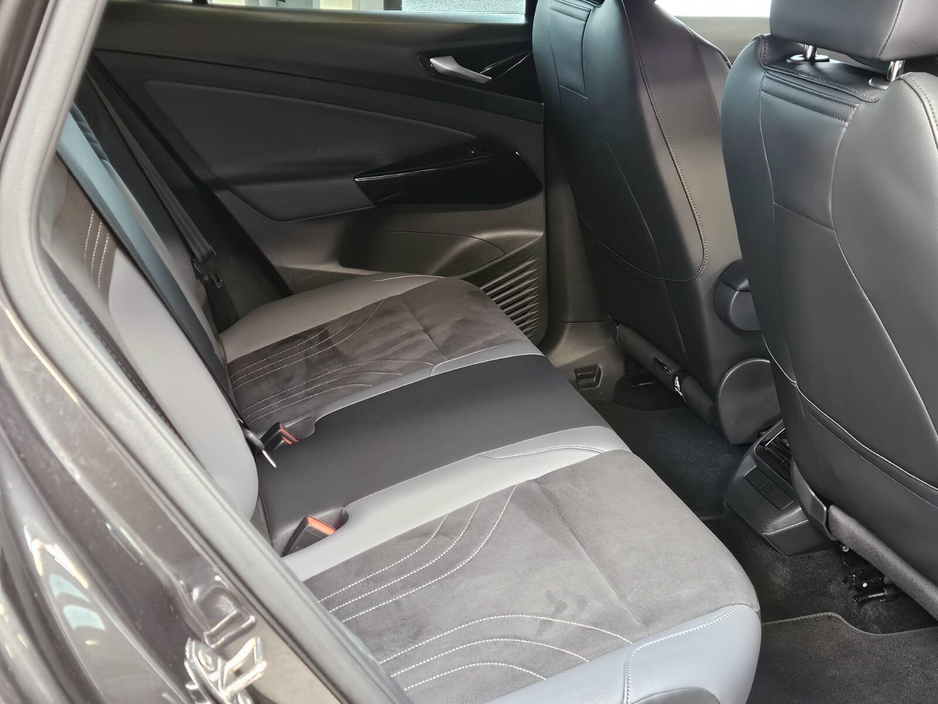 2022 Volkswagen ID.4 - image 7