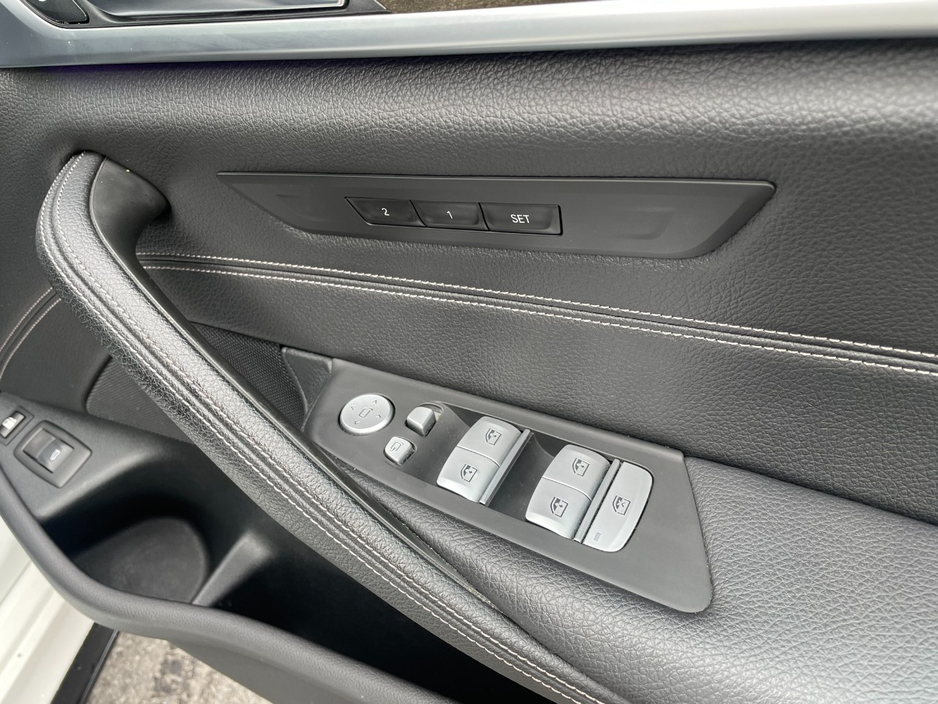 2019 BMW 5 Series - image 23