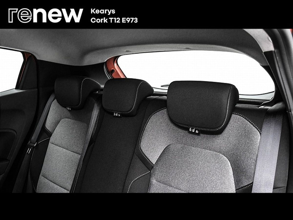 2025 Renault Clio - image 17