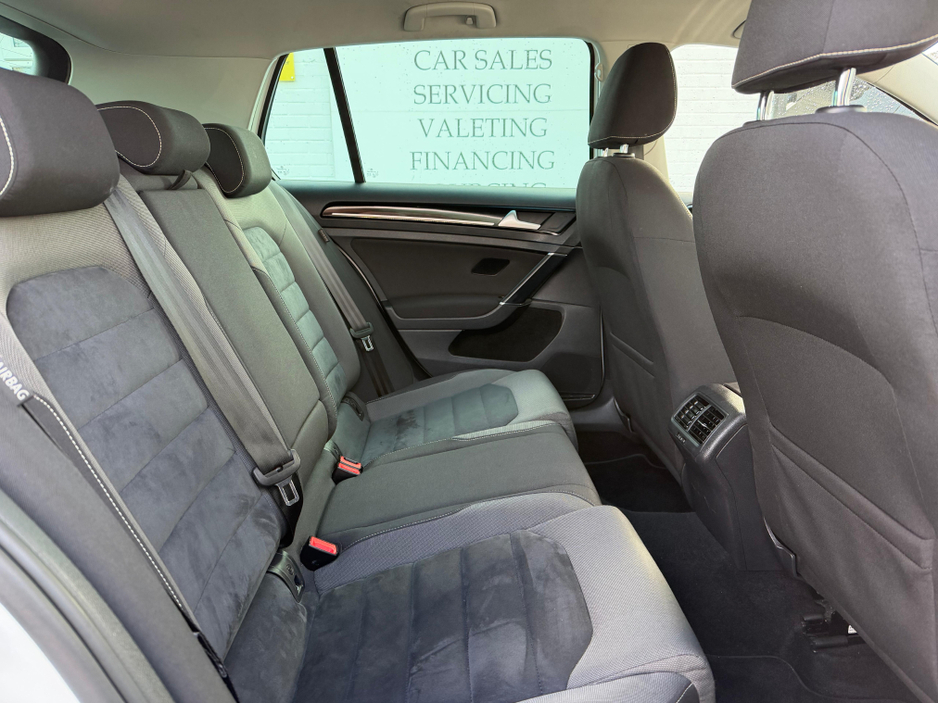 2016 Volkswagen Golf - image 17