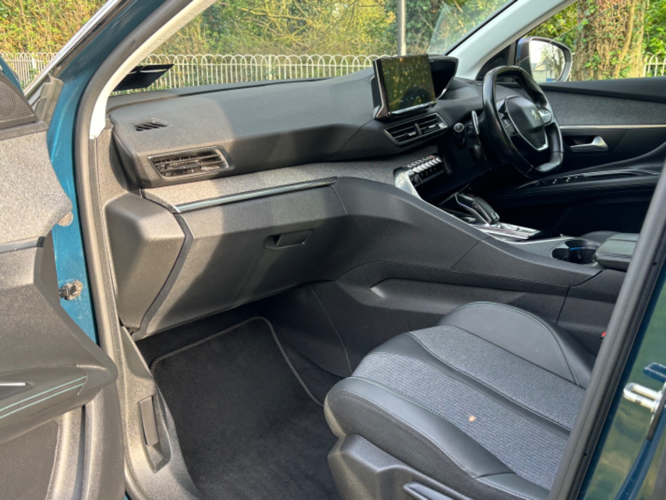 2021 Peugeot 3008 - image 8