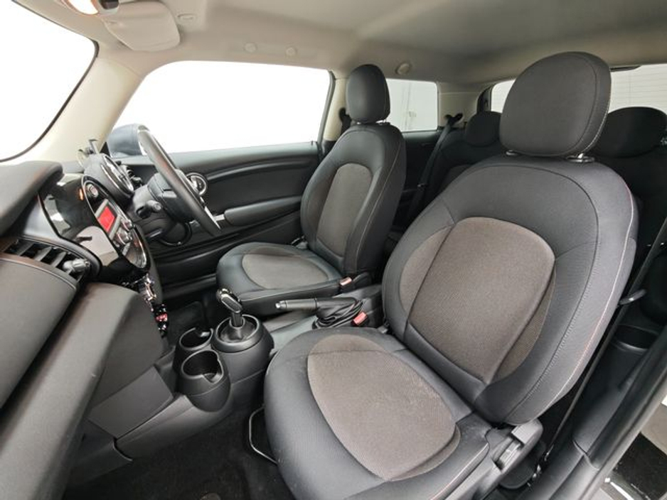 2018 MINI Cooper - image 14