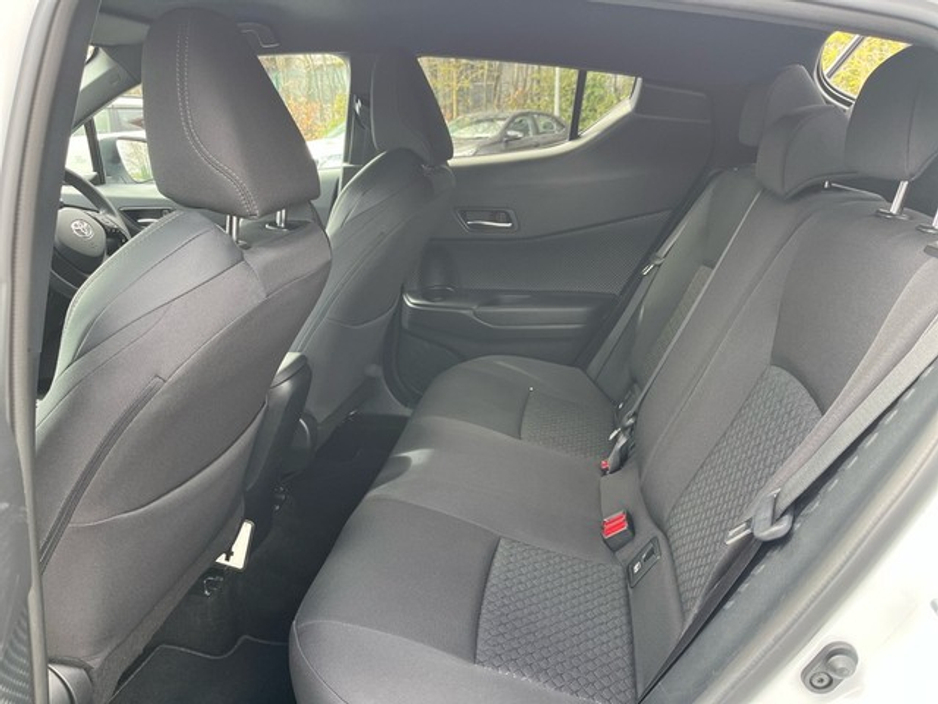 2023 Toyota C-HR - image 7