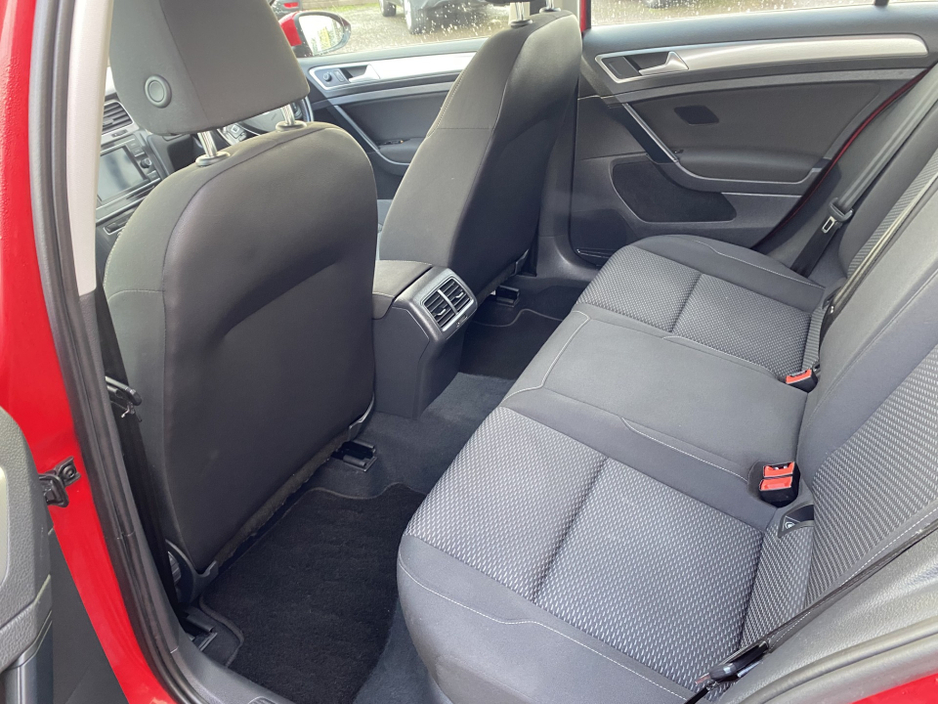 2021 Volkswagen Golf - image 8