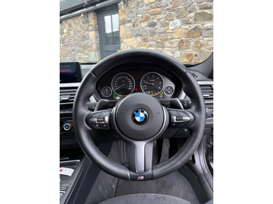 2015 BMW 3 Series - image 14