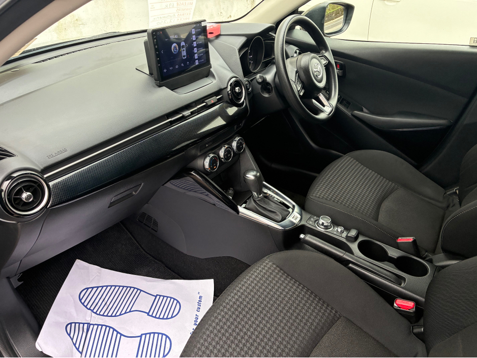 2017 Mazda Demio - image 9