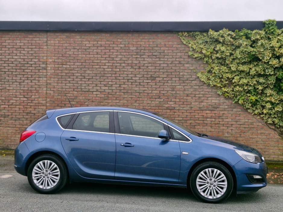 2015 Opel Astra - image 22