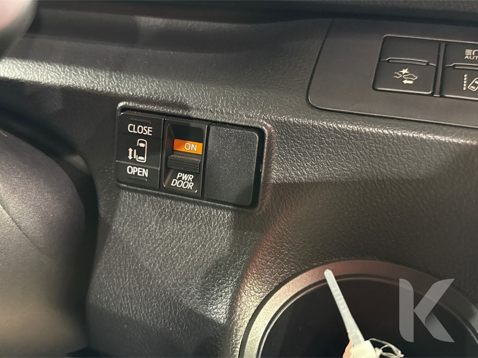 2019 Toyota Sienta - image 17